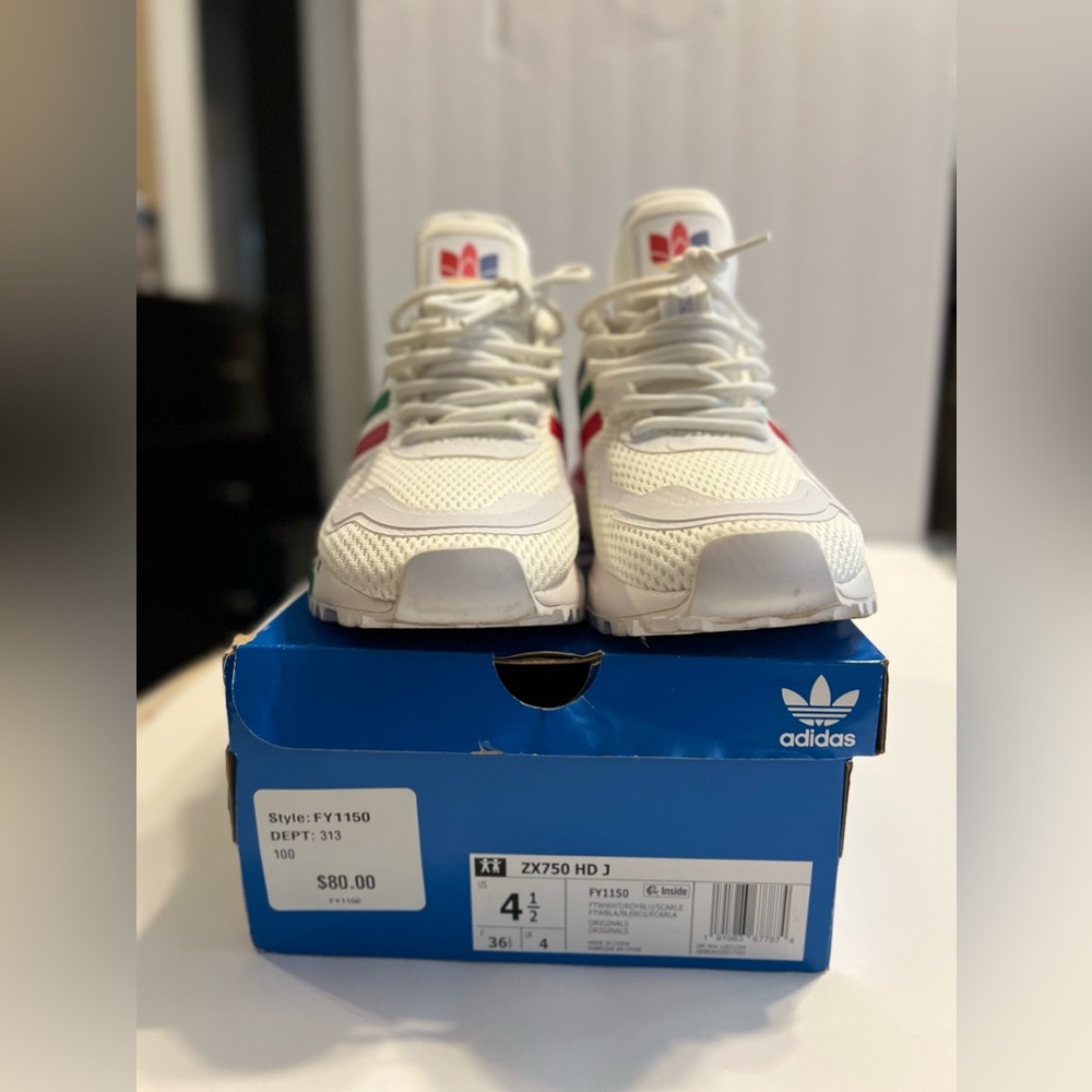 Adidas Sneakers